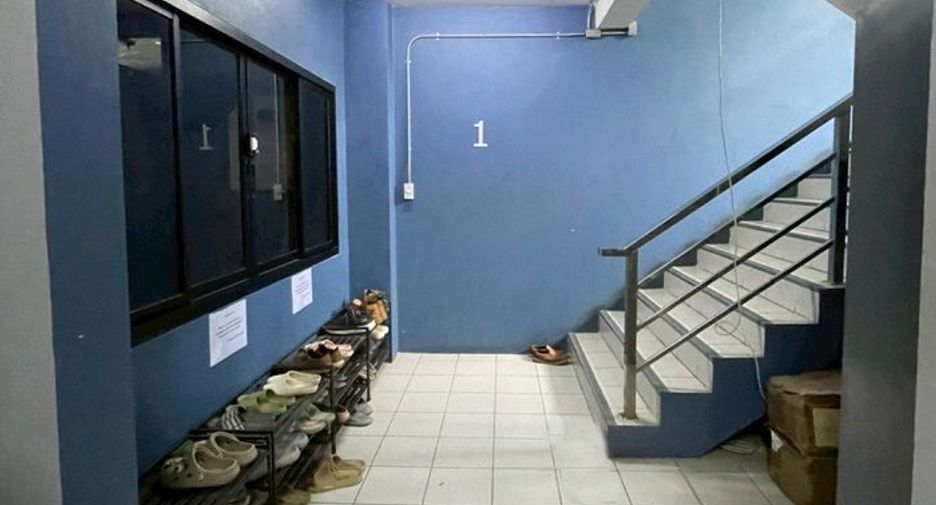For sale 16 bedrooms retail Space in Khan Na Yao, Bangkok