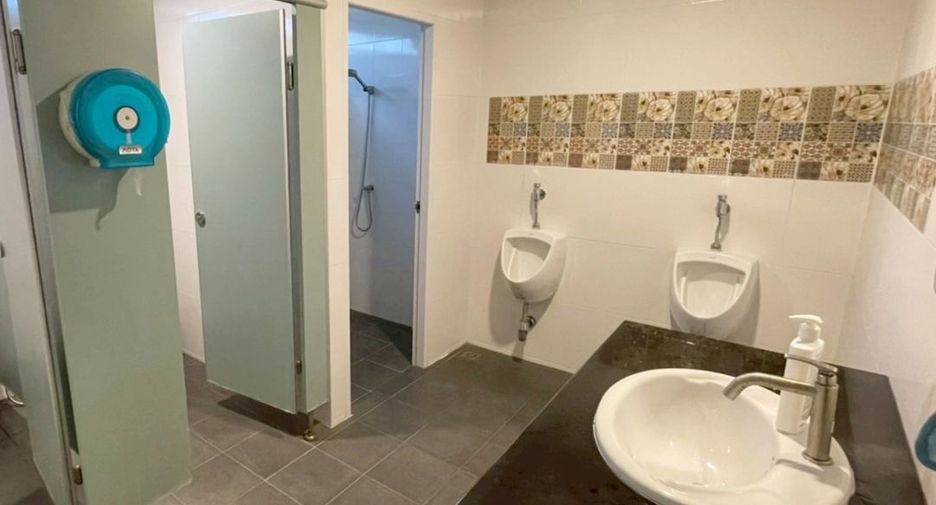 For sale 16 bedrooms retail Space in Khan Na Yao, Bangkok