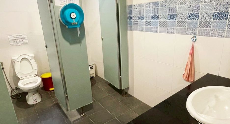 For sale 16 bedrooms retail Space in Khan Na Yao, Bangkok