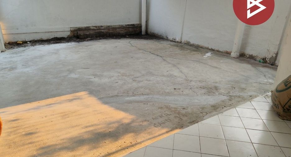 For sale 3 bedrooms townhouse in Mueang Samut Prakan, Samut Prakan