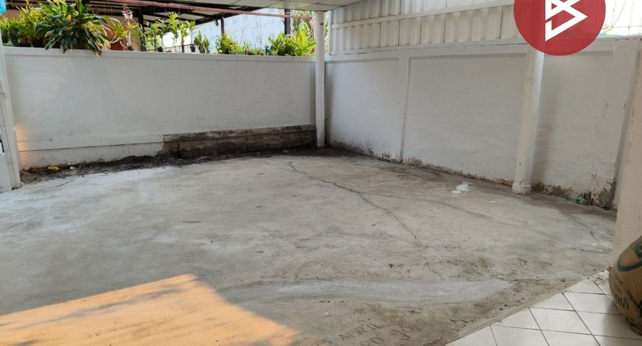 For sale 3 bedrooms townhouse in Mueang Samut Prakan, Samut Prakan