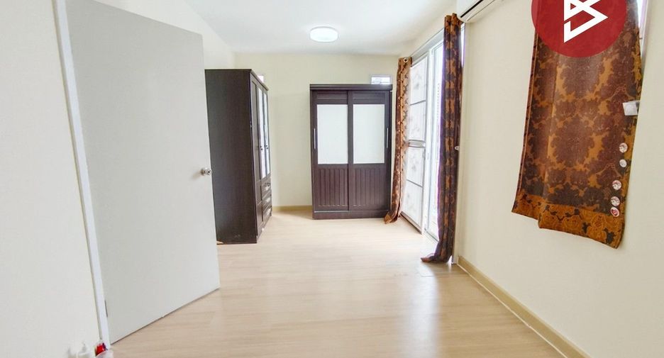 For sale 3 bedrooms townhouse in Mueang Samut Prakan, Samut Prakan