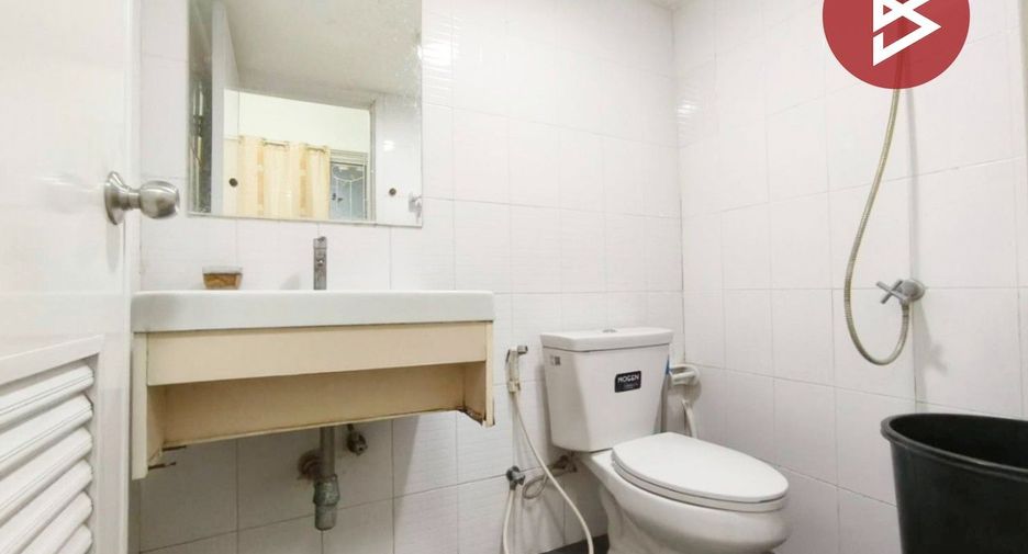 For sale 3 bedrooms townhouse in Mueang Samut Prakan, Samut Prakan