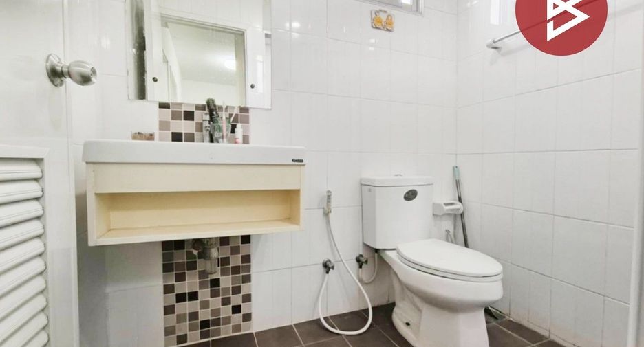 For sale 3 bedrooms townhouse in Mueang Samut Prakan, Samut Prakan