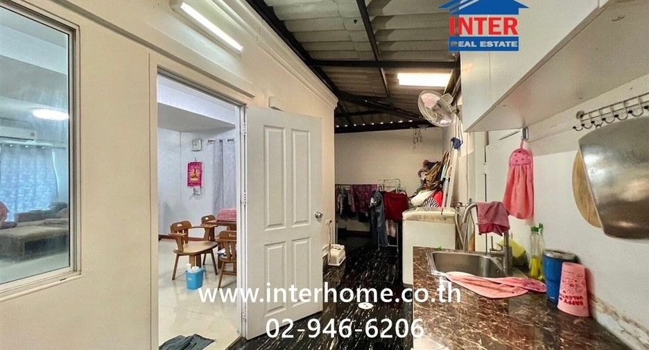 For sale 3 ベッドルーム townhouse in Bang Khun Thian, Bangkok