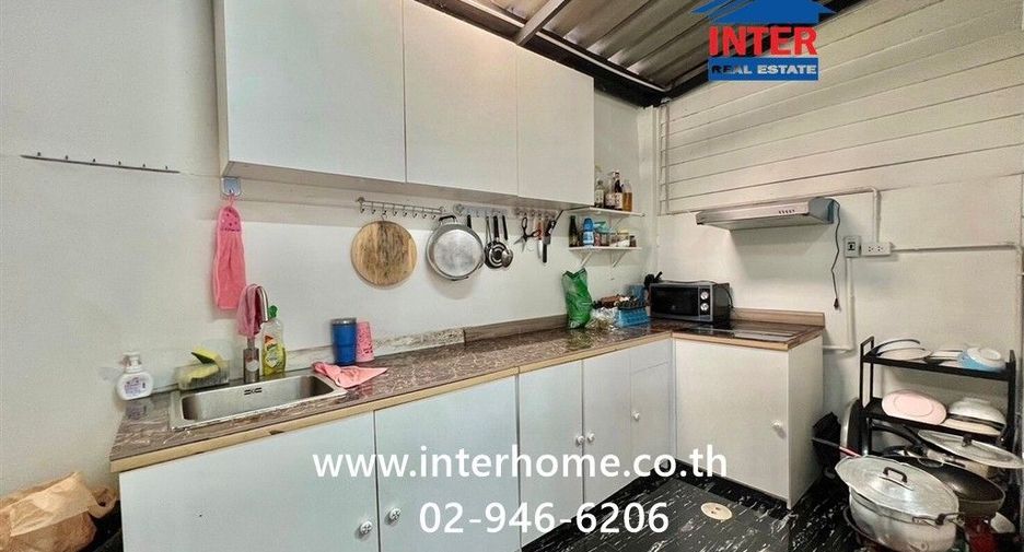 For sale 3 ベッドルーム townhouse in Bang Khun Thian, Bangkok
