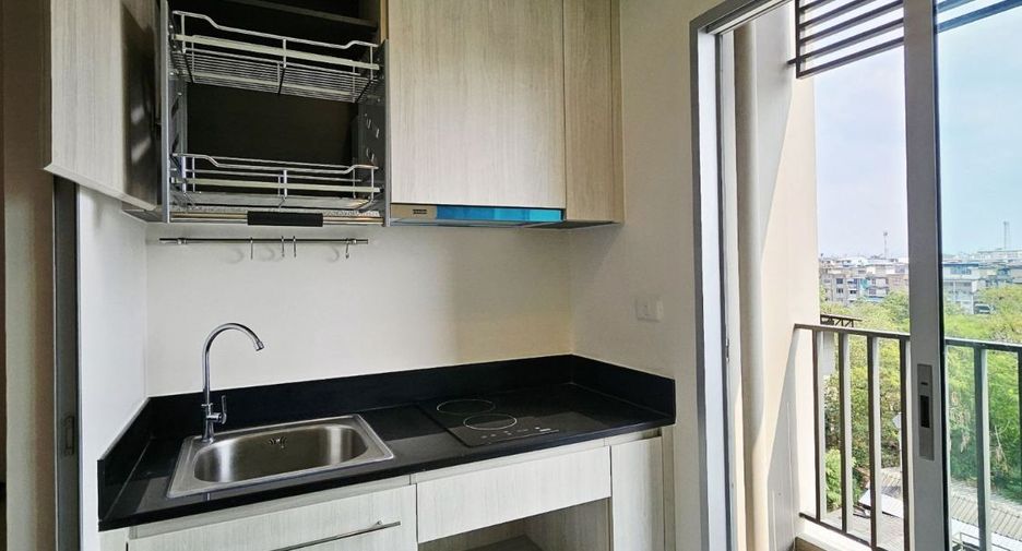 For sale 1 Beds condo in Mueang Samut Prakan, Samut Prakan