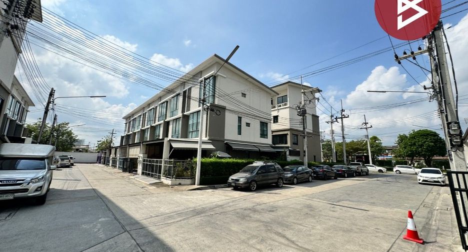 À vendre 3 chambres maison de ville à Thanyaburi, Pathum Thani