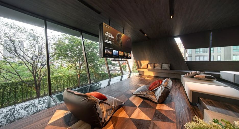 For rent 2 bedrooms condo in Khlong Toei, Bangkok