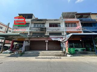 Local comercial en venta de 2 habitaciones en Lam Luk Ka, Pathum Thani