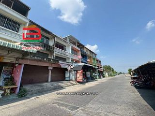 Local comercial en venta de 2 habitaciones en Lam Luk Ka, Pathum Thani