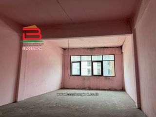 Local comercial en venta de 2 habitaciones en Lam Luk Ka, Pathum Thani