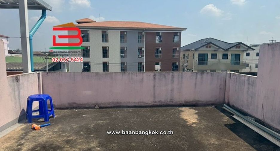 Local comercial en venta de 2 habitaciones en Lam Luk Ka, Pathum Thani