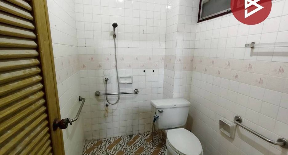 For sale 7 bedrooms townhouse in Pak Kret, Nonthaburi