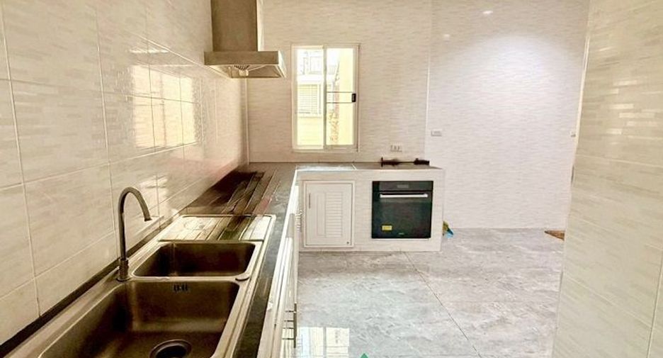 For sale 3 bedrooms house in Khan Na Yao, Bangkok