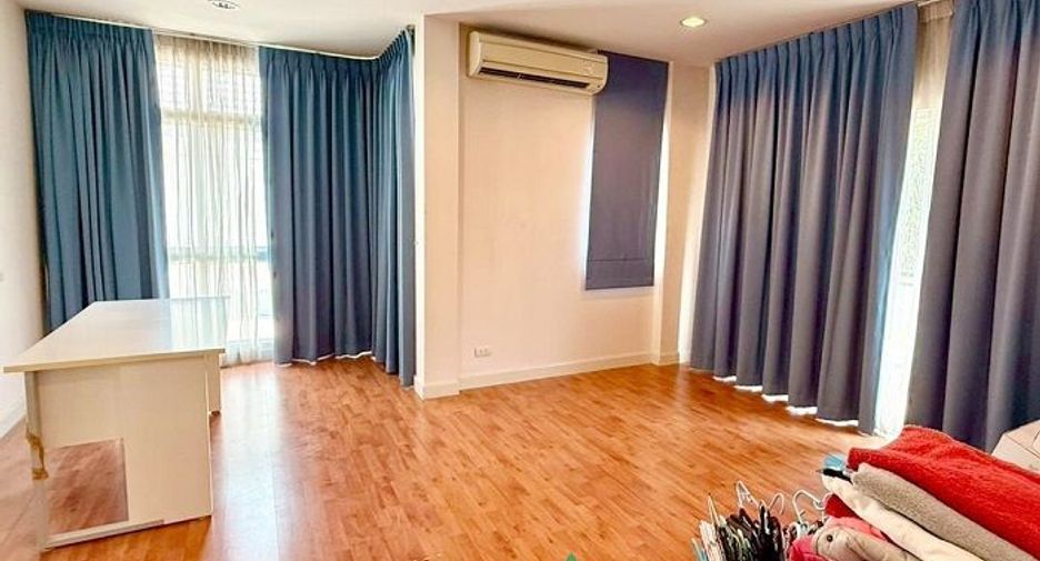 For sale 3 bedrooms house in Khan Na Yao, Bangkok