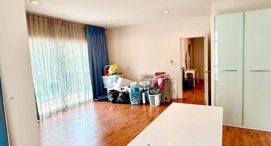For sale 3 bedrooms house in Khan Na Yao, Bangkok