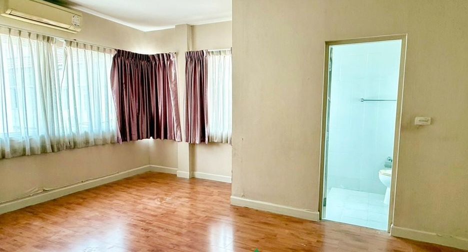 For sale 3 bedrooms house in Khan Na Yao, Bangkok