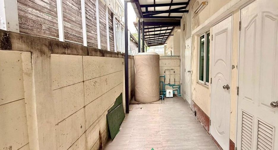 For sale 3 bedrooms house in Khan Na Yao, Bangkok
