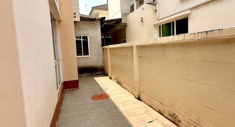 For sale 3 bedrooms house in Khan Na Yao, Bangkok