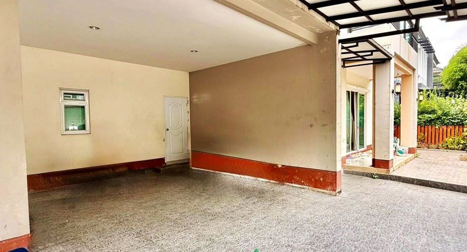 For sale 3 bedrooms house in Khan Na Yao, Bangkok
