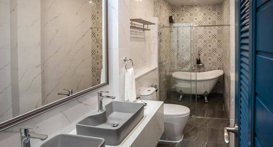 For sale 8 bedrooms hotel in Mueang Chiang Mai, Chiang Mai