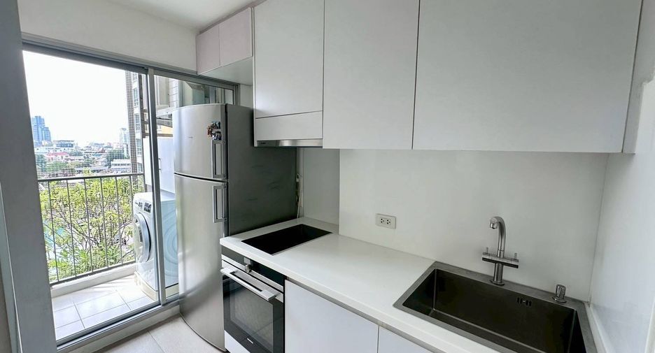 For rent 2 bedrooms condo in Phaya Thai, Bangkok