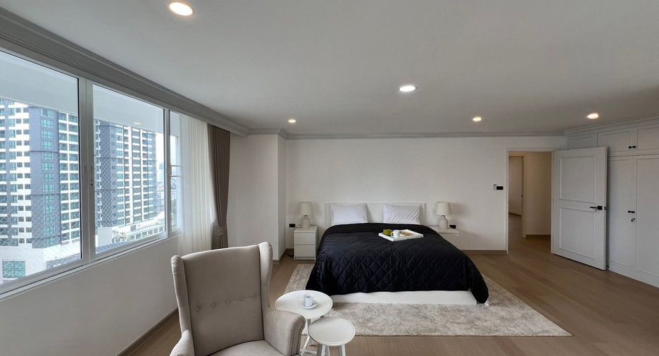 For rent 3 bedrooms condo in Watthana, Bangkok