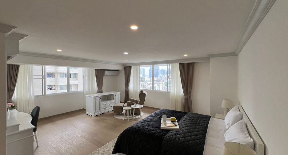 For rent 3 bedrooms condo in Watthana, Bangkok