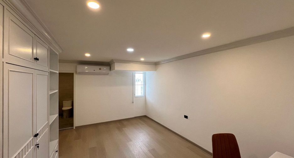 For rent 3 bedrooms condo in Watthana, Bangkok