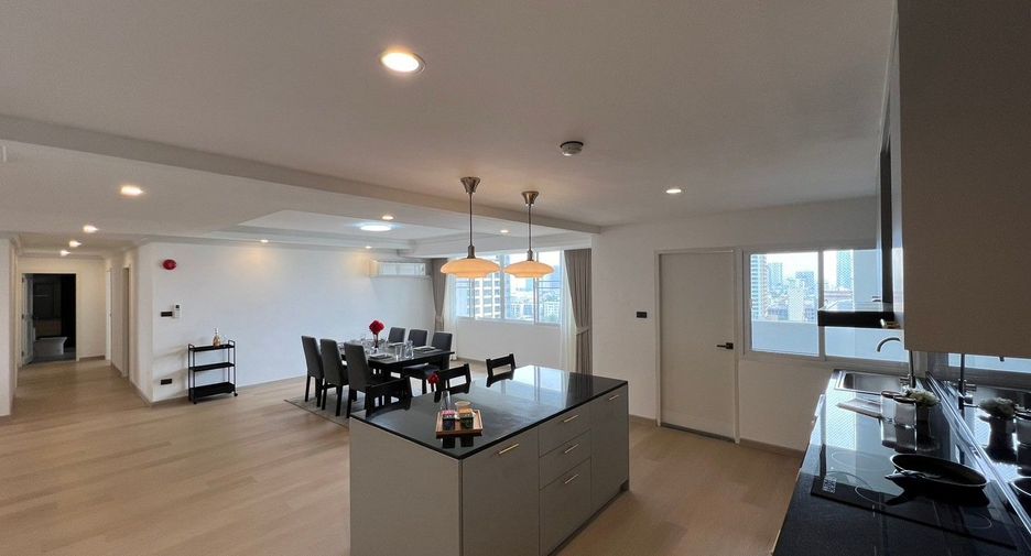 For rent 3 bedrooms condo in Watthana, Bangkok