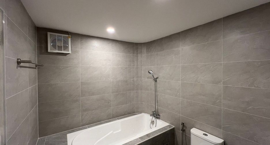 For rent 3 bedrooms condo in Watthana, Bangkok