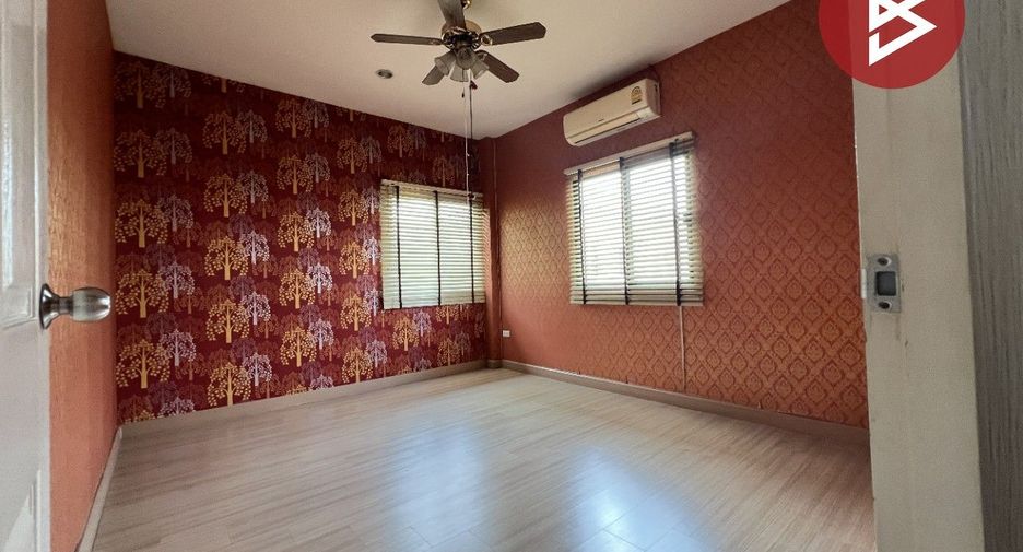 For sale 5 bedrooms house in Lat Krabang, Bangkok