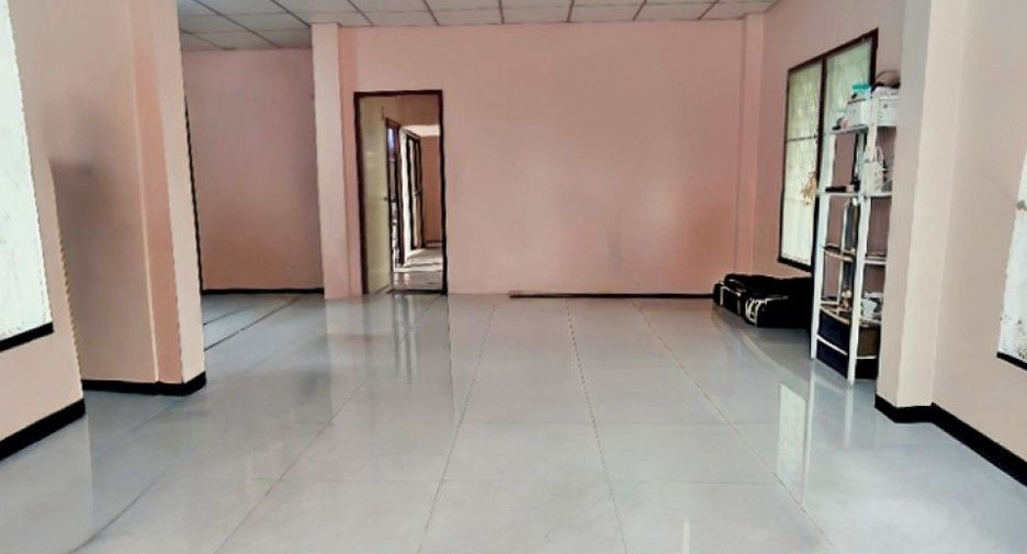 For sale 4 bedrooms house in Lam Luk Ka, Pathum Thani