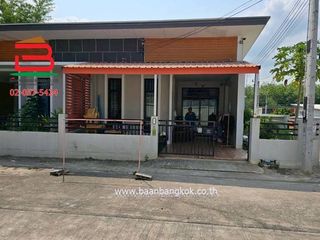 Casa adosada en venta de 2 habitaciones en Pluak Daeng, Rayong