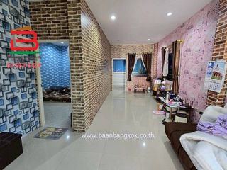 Casa adosada en venta de 2 habitaciones en Pluak Daeng, Rayong