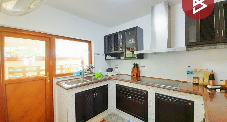 For sale 4 bedrooms house in Sattahip, Chonburi