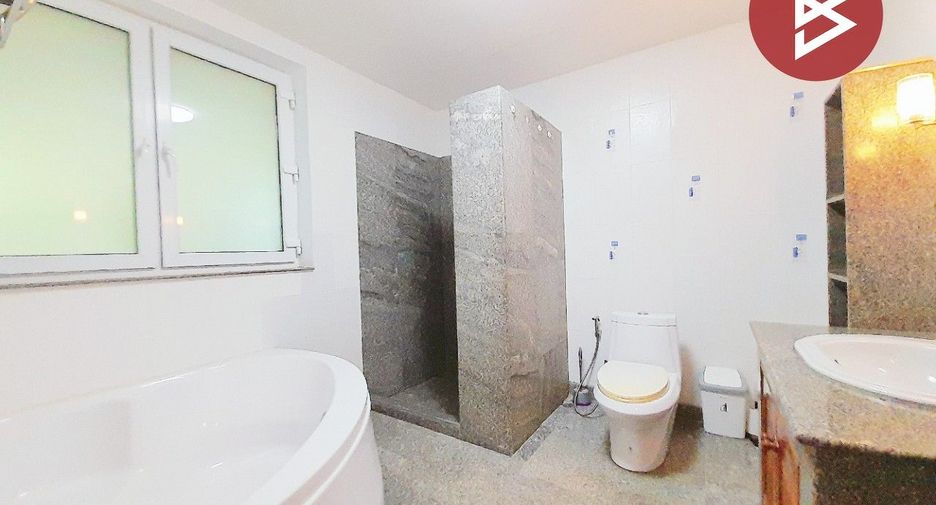 For sale 4 bedrooms house in Sattahip, Chonburi