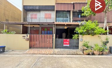 À vendre 3 chambres maison de ville à Saphan Sung, Bangkok