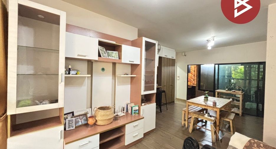 For sale 3 ベッドルーム townhouse in Saphan Sung, Bangkok