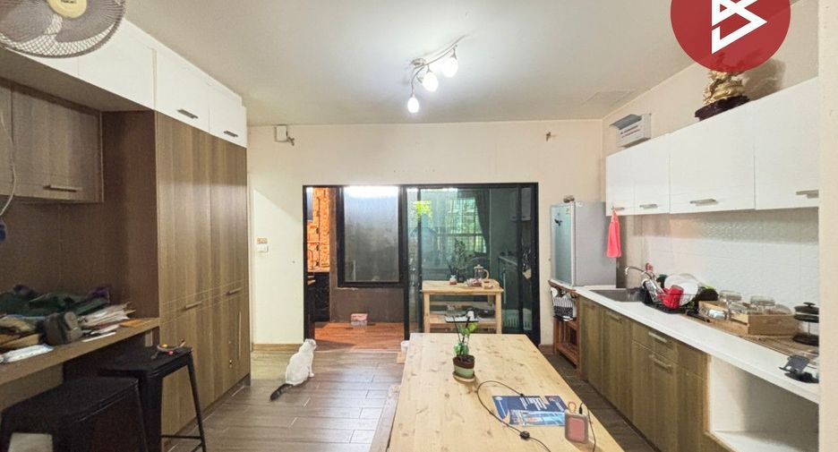 For sale 3 ベッドルーム townhouse in Saphan Sung, Bangkok