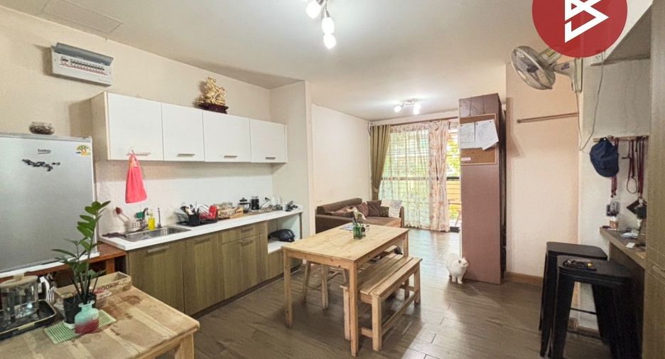 For sale 3 ベッドルーム townhouse in Saphan Sung, Bangkok