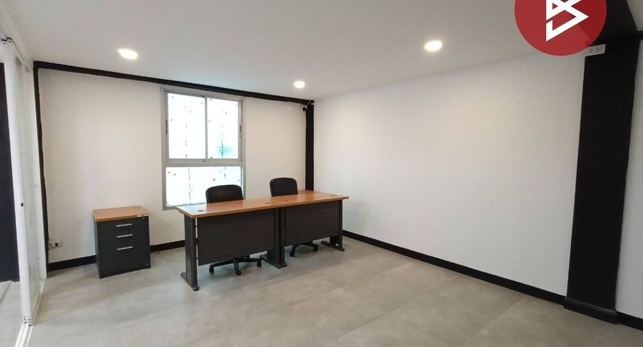 For rent and for sale 4 bedrooms retail Space in Chom Thong, Bangkok