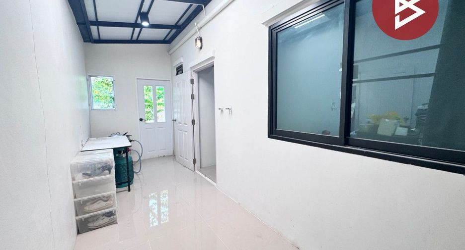 Casa adosada en venta de 2 habitaciones en Sam Khok, Pathum Thani