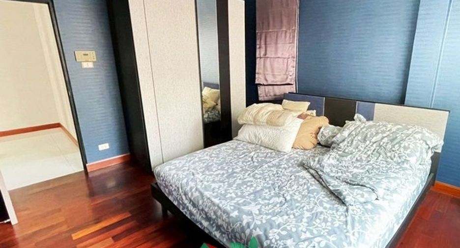 For sale 4 bedrooms house in Lat Phrao, Bangkok