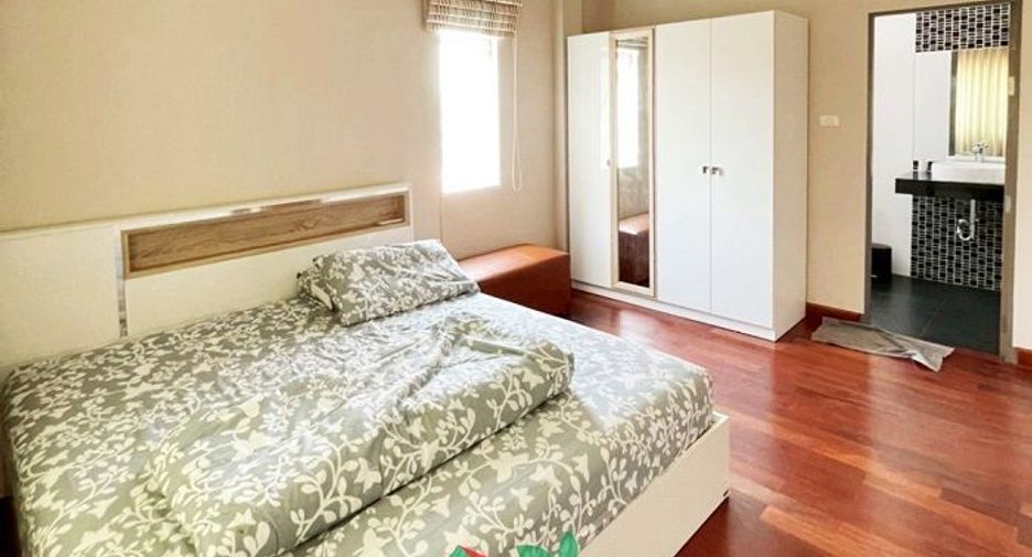 For sale 4 bedrooms house in Lat Phrao, Bangkok