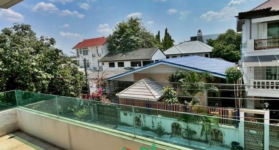 For sale 4 bedrooms house in Lat Phrao, Bangkok