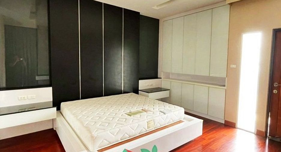 For sale 4 bedrooms house in Lat Phrao, Bangkok