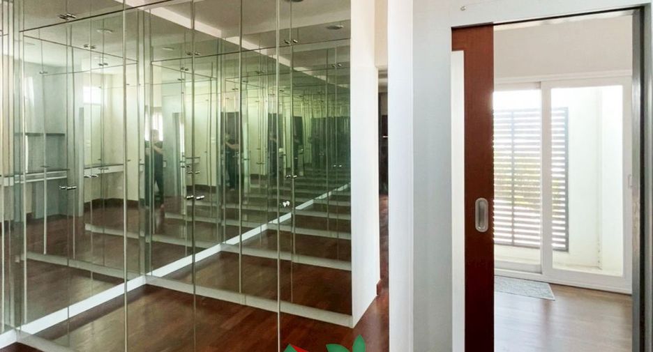 For sale 4 bedrooms house in Lat Phrao, Bangkok