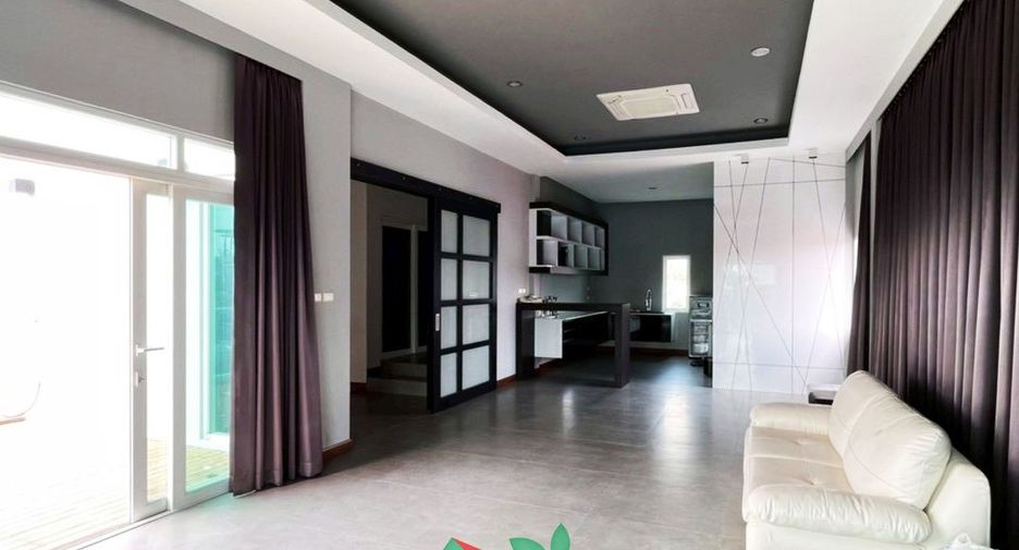 For sale 4 bedrooms house in Lat Phrao, Bangkok